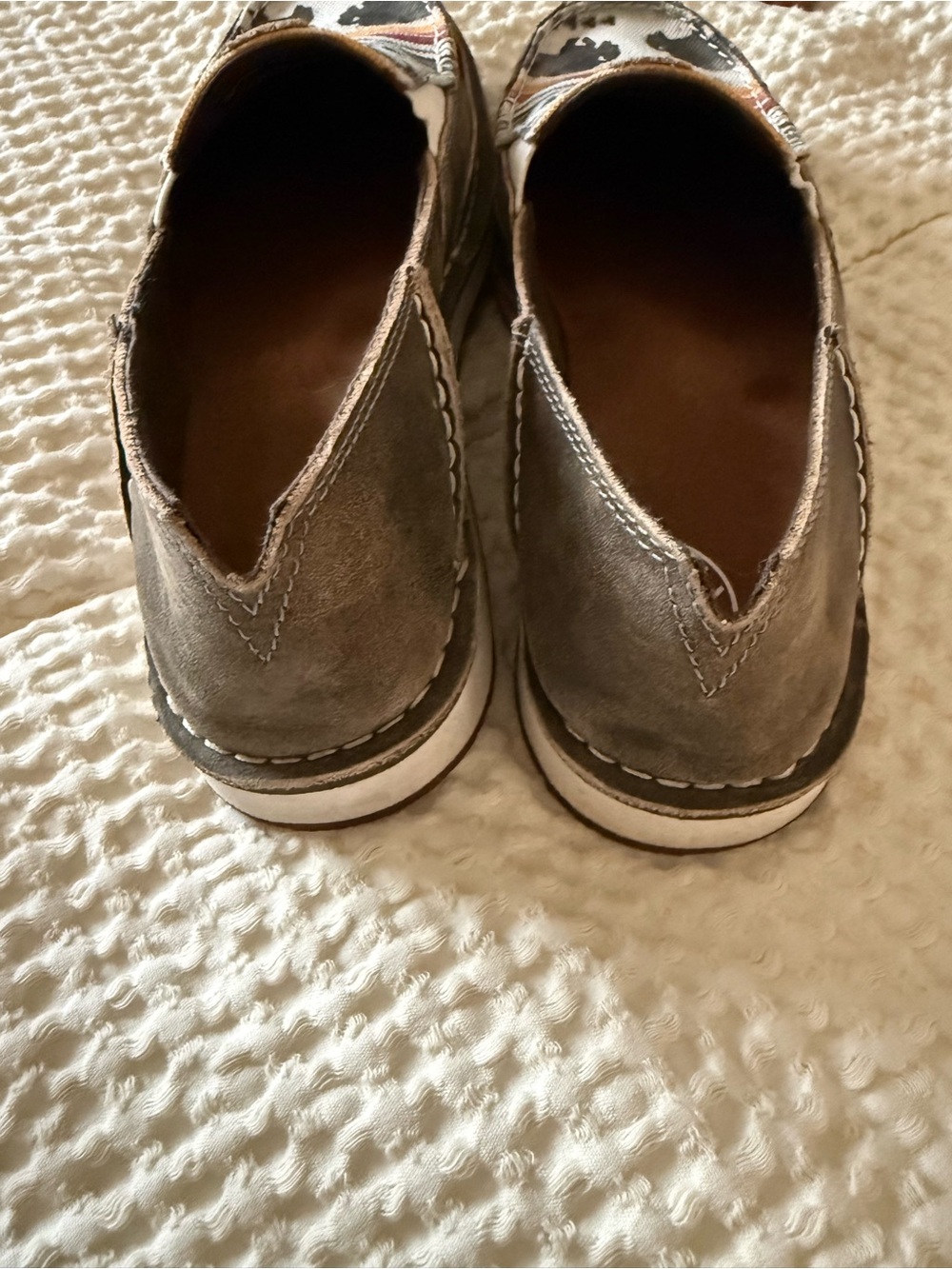 Ariat cruisers with bison/buffalo - Picture 4 of 5